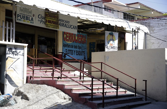 Hay avances con los locatarios del Mercado Amalucan para que regresen: Domínguez
