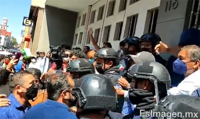 Tras protestas ambulantes inician diálogo con Jorge Cruz Lepe