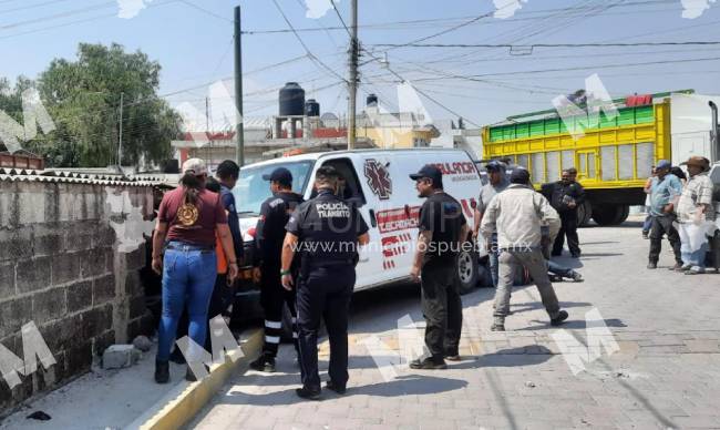 Ambulancia se impacta contra vivienda en Tecamachalco