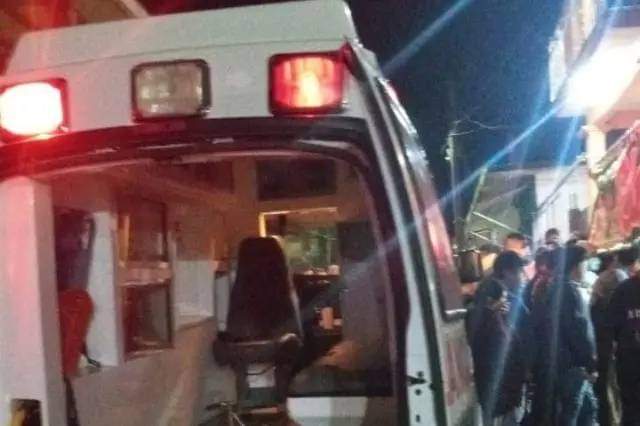 De un machetazo en la cabeza muere hombre frente a primaria en Huauchinango