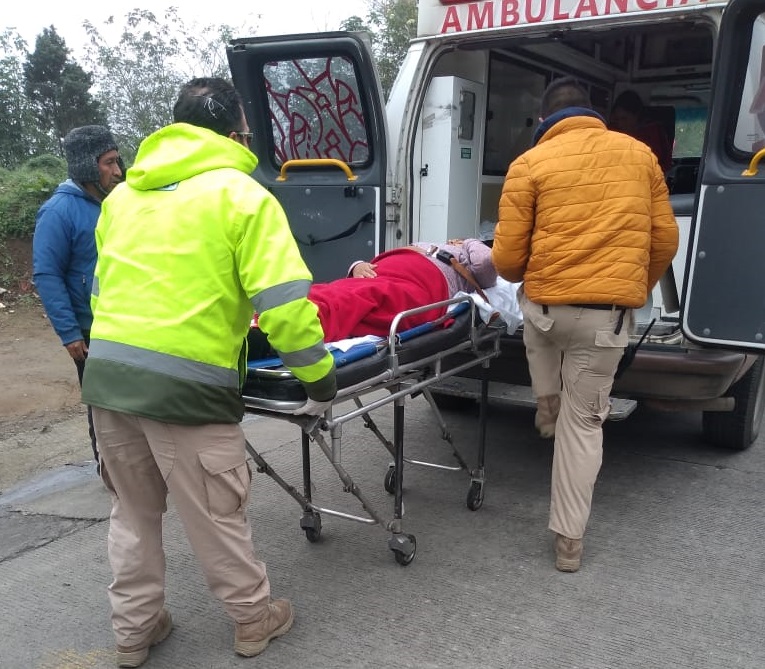 Adolescente da a luz a una bebé en carretera de Teziutlán