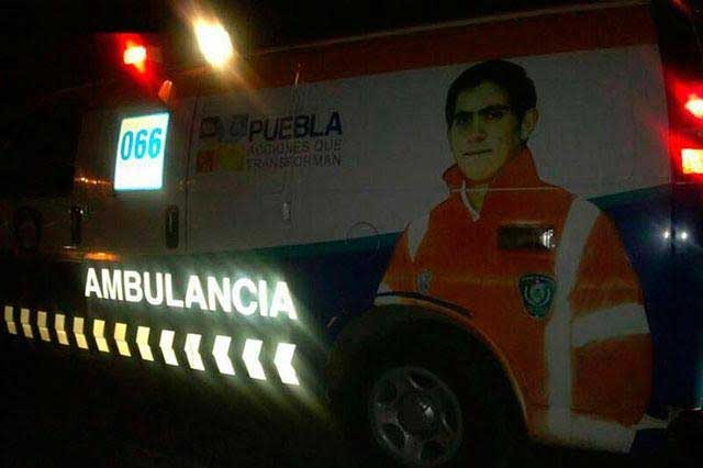 Muere hombre tras volcadura en la carretera Izúcar-Atlixco