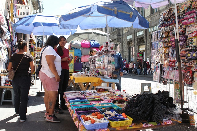 En jaque Rivera por ambulantaje; venden hasta droga