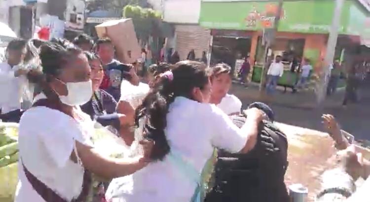 VIDEO Golpiza, ayuntamiento de Tehuacán contra ambulantes