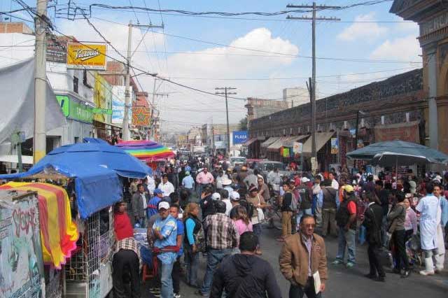Ambulantes de Tehuacán exigen renuncia de funcionarios que los agredieron