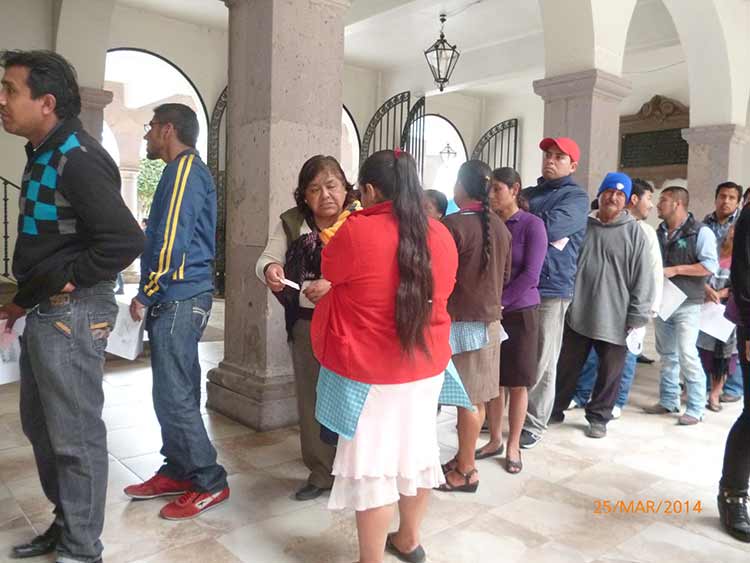 Se doblegan ambulantes de Teziutlán ante empadronamiento municipal