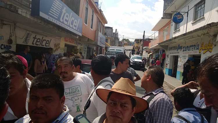 Se sublevan ambulantes de Huauchinango y rechazan reubicarse
