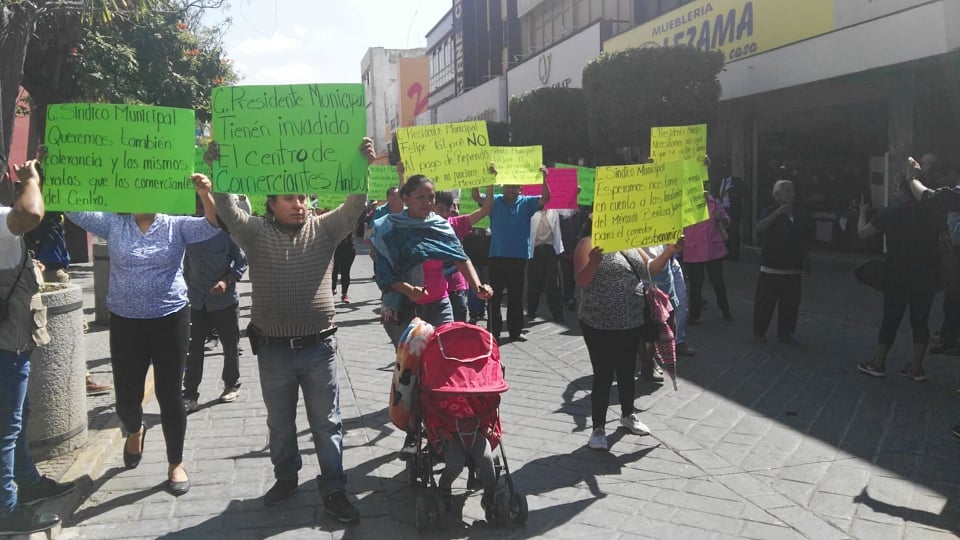 Regresan ambulantes a calles del centro de Tehuacán