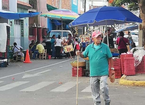 Vecinos de la colonia Álvaro Obregón en Atlixco piden retiro de ambulantes