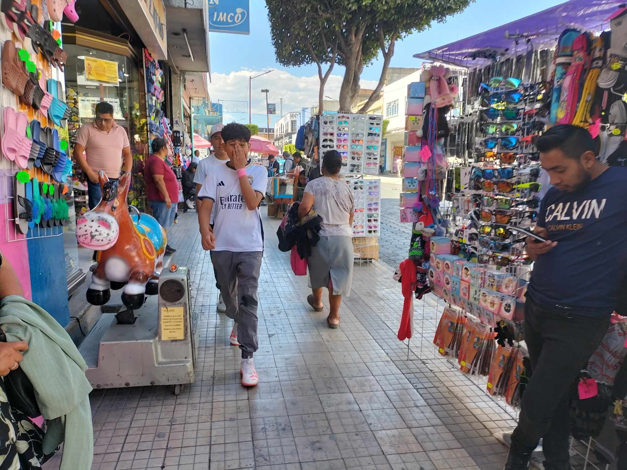 Retirarán ahora a comerciantes ambulantes ubicados sobre calle Independencia en Tehuacán