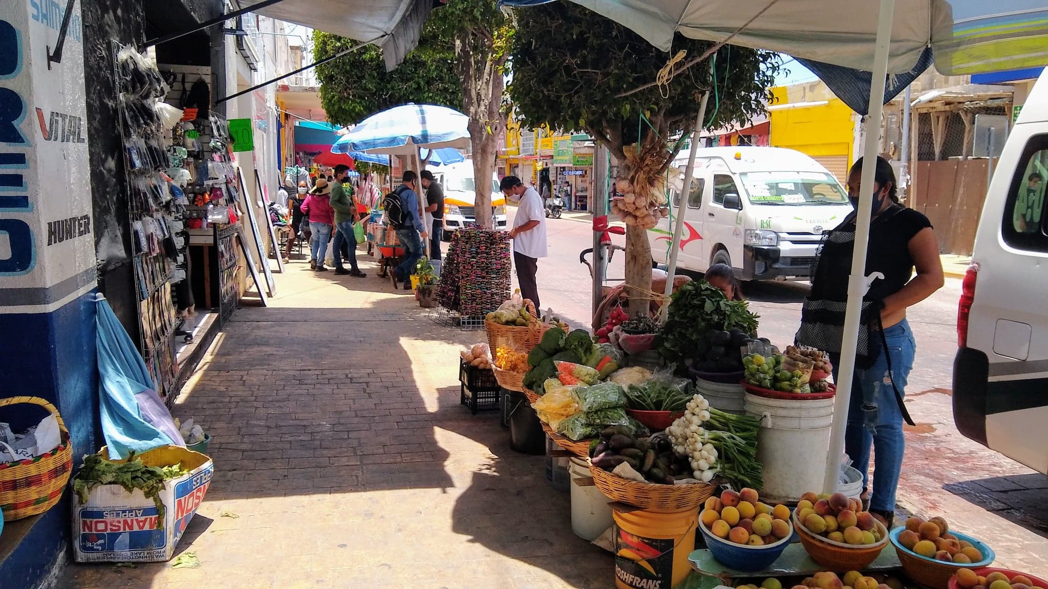 Desacatan ambulantajes decreto y se instalan en el centro de Tehuacán