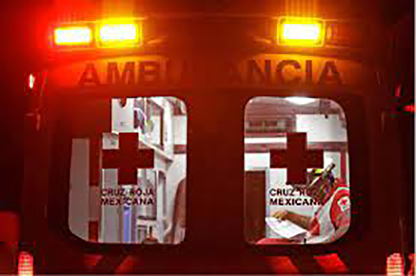 Auto embiste a joven y lo proyecta 40 metros en la carretera Acatlán-Huajuapan