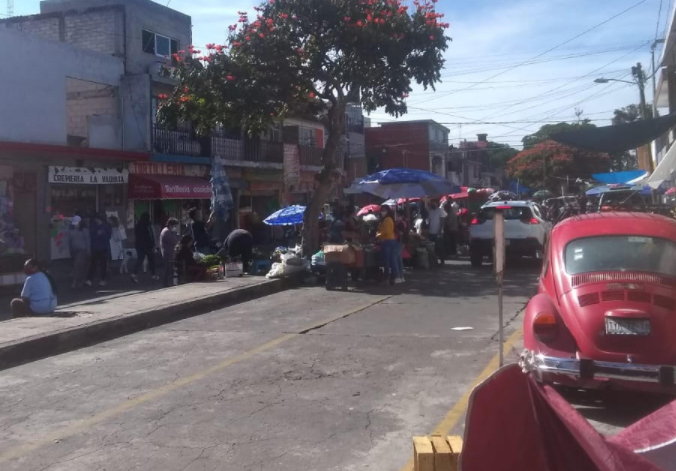 Vecinos y comerciantes de Atlixco piden al ayuntamiento reubicar a ambulantes