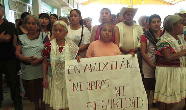 Asesinato de 3 ancianos desata protesta de pobladores de Amixtlán