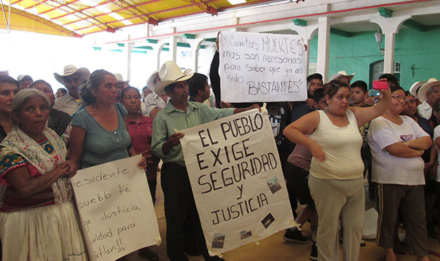 Asesinato de 3 ancianos desata protesta de pobladores de Amixtlán