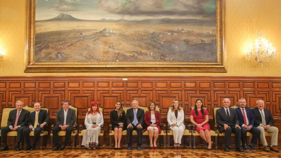Se reúne López Obrador con gobernadores electos de Morena