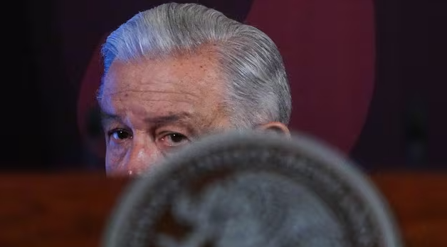 La enanez como jefe de Estado de López Obrador