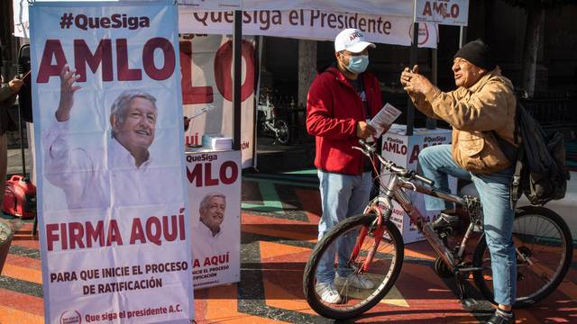Las firmas de la revocación: cambiar para seguir igual