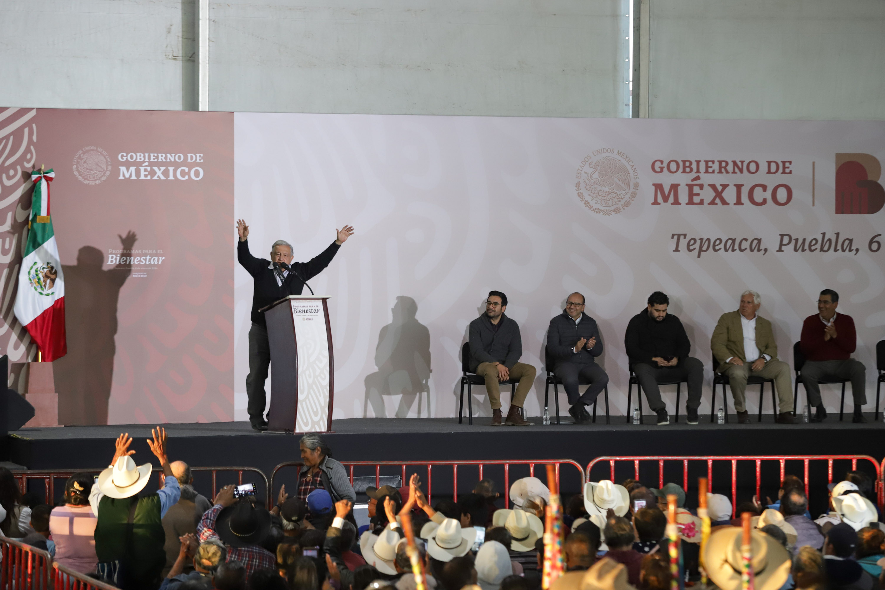 AMLO impulsará ley para que los medicamentos sean gratuitos