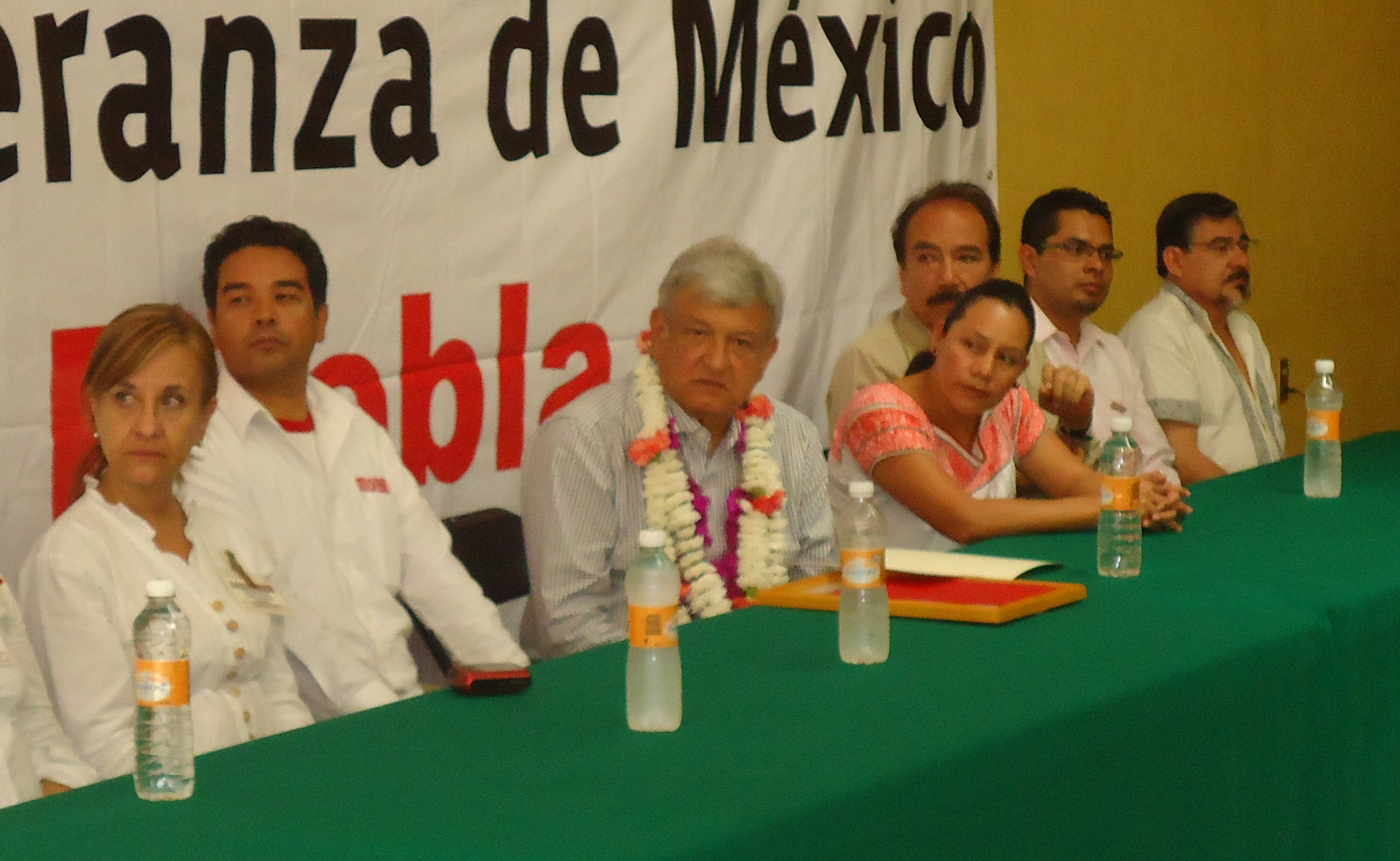 AMLO nombra comités de Morena en Zacapoaxtla