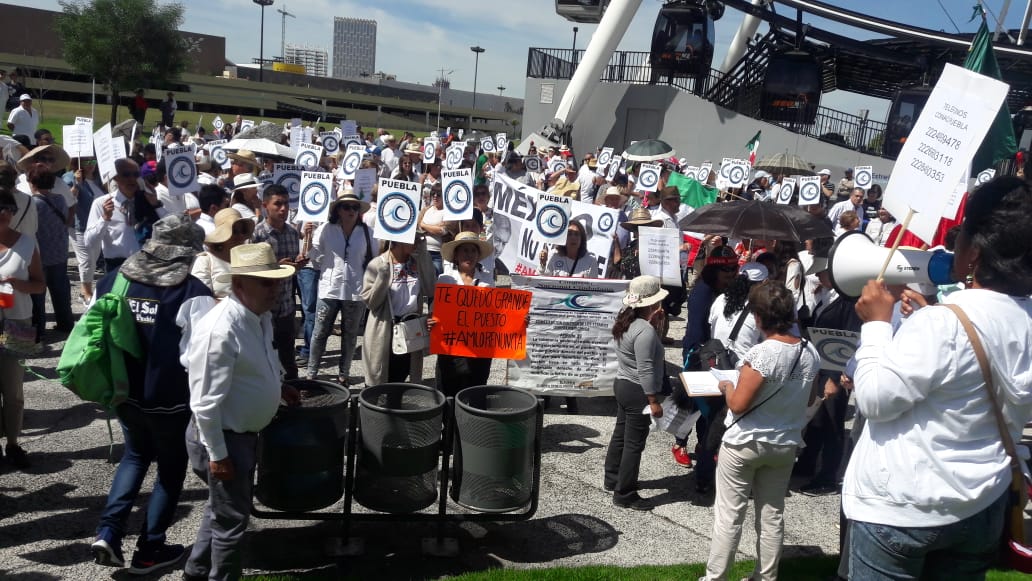 Marchan contra AMLO cientos de poblanos