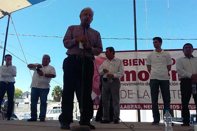 Cuestiona López Obrador represión y pobreza en Puebla