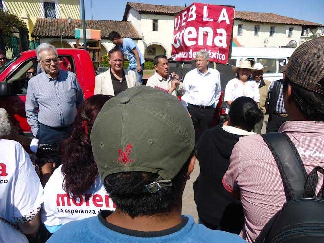 Critica López Obrador salarios de senadores y diputados