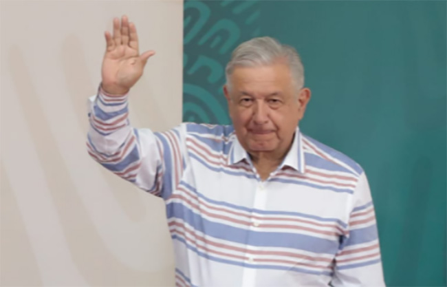 Ofrece AMLO becas y vacunas a pobladores que protestaron en Huauchinango 