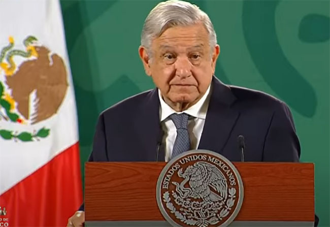 Baja 4 puntos la aprobación de AMLO en abril