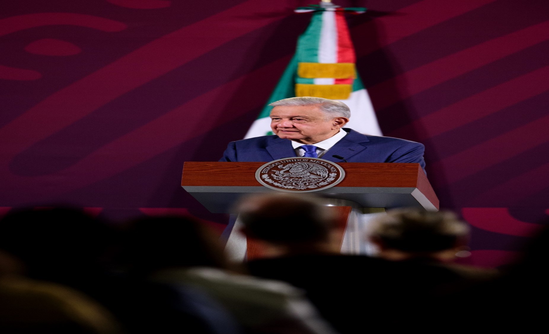Rechaza López Obrador previsión de dos años para recuperar Acapulco