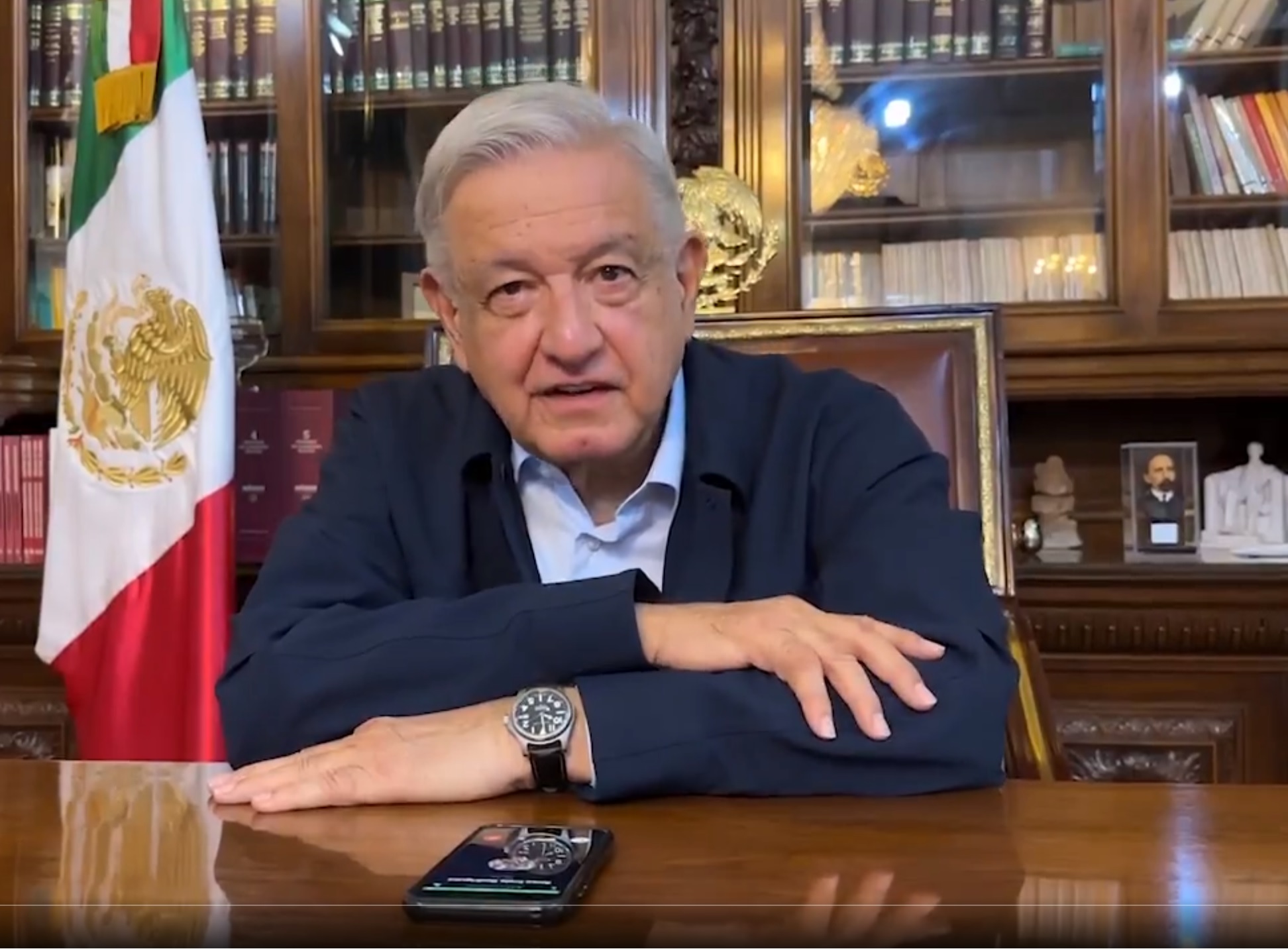 Buitres, son muy viles, dice AMLO a oposición: Póngase a trabajar, le responden
