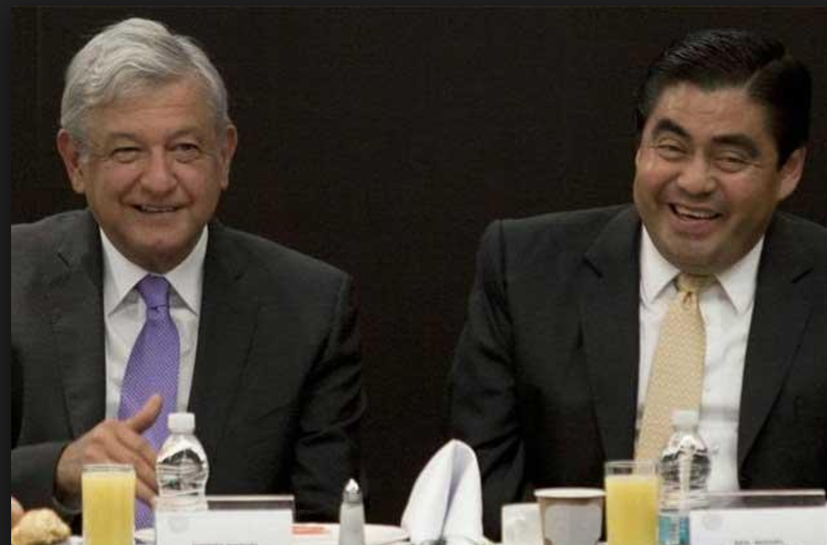 Llama AMLO a Barbosa a revocar concesión a Agua de Puebla