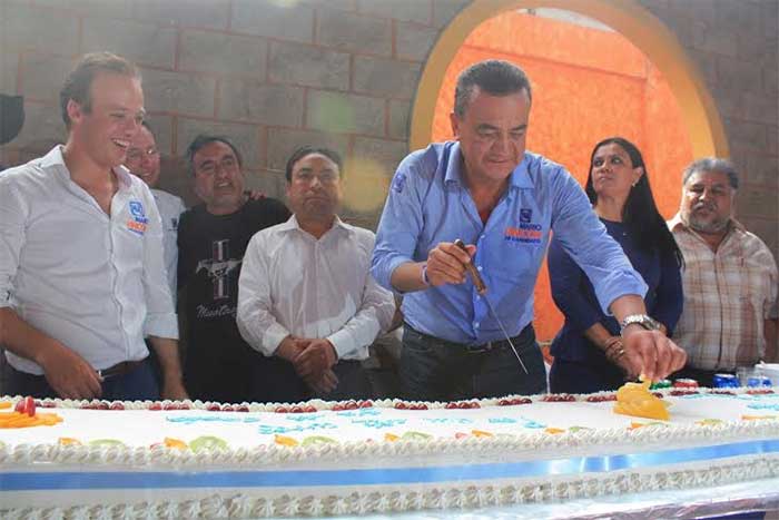 Amozoc organiza fiesta de cumpleaños a Mario Rincón