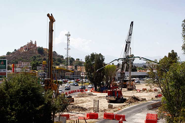 Interponen organizaciones cinco amparos contra distribuidor vial de Cholula