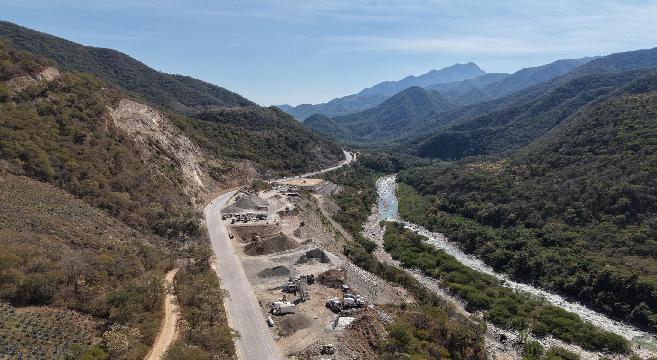 Claudia Sheinbaum supervisa ampliación de la carretera Mitla-Tehuantepec II