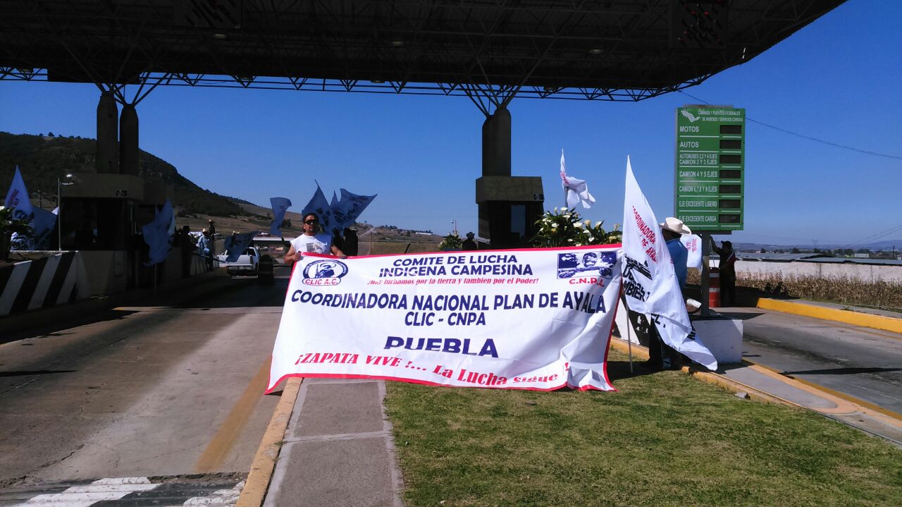 CNPA ocupa caseta en la México-Tuxpan por alza de combustibles