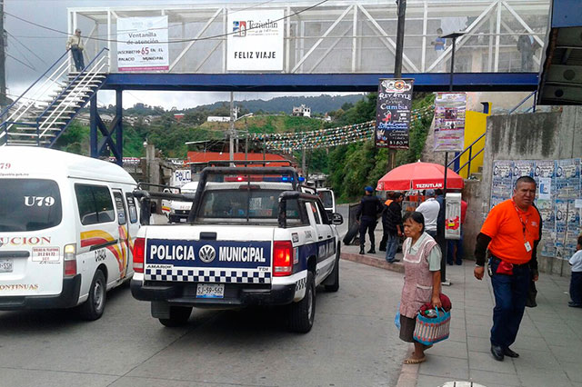 Ancianas resultan heridas tras caer de puente peatonal en Teziutlán