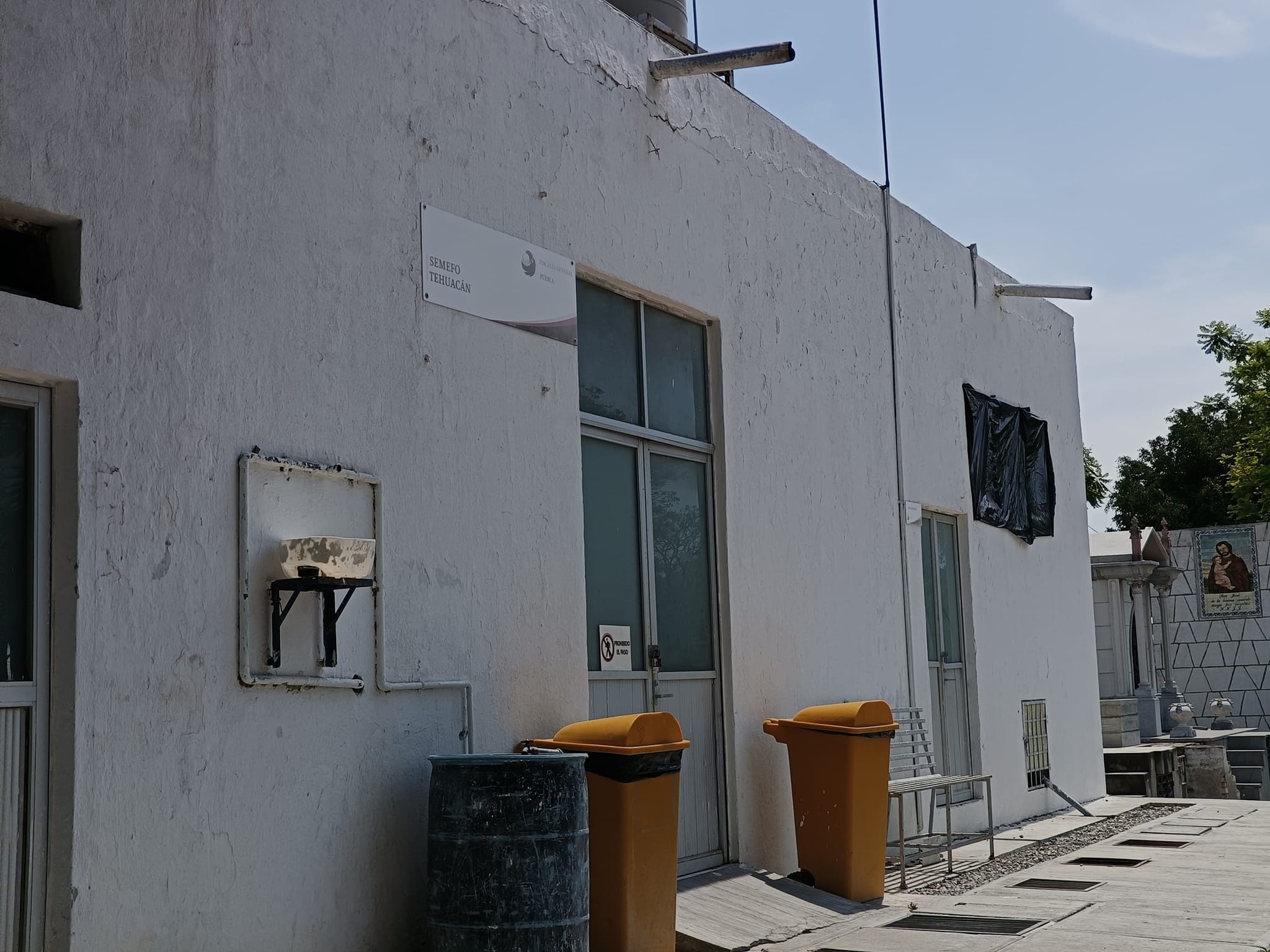 Cuatro cuerpos sin identificar resguardan anfiteatro de Tehuacán