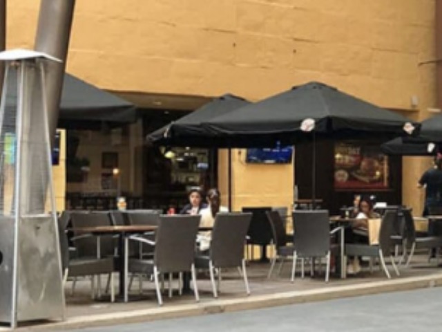 Convierten estacionamientos de Angelópolis en restaurantes