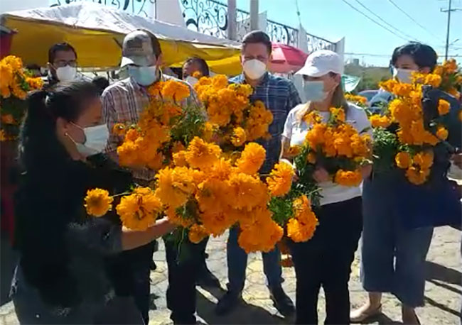 En calma, visita a panteones de San Pedro Cholula