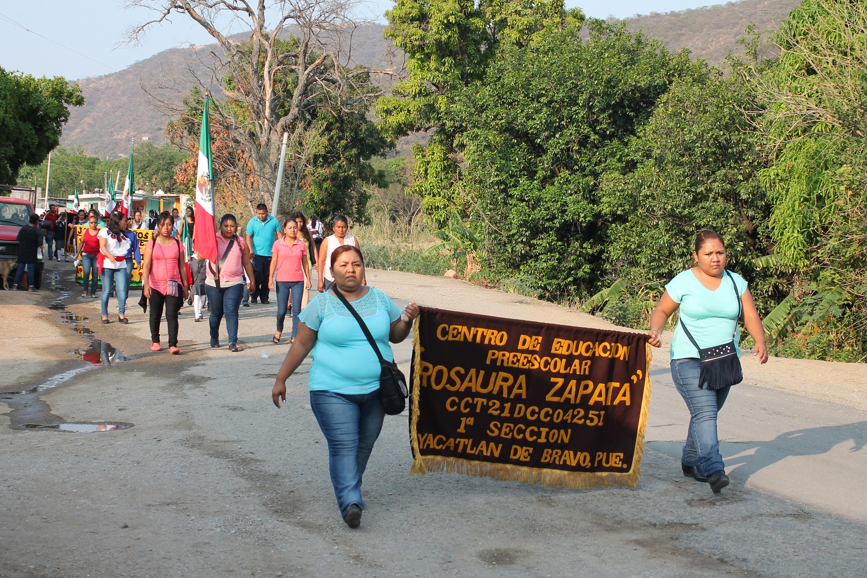 Conmemoran en Xayacatlán 139 años de ser municipio libre con desfile cívico