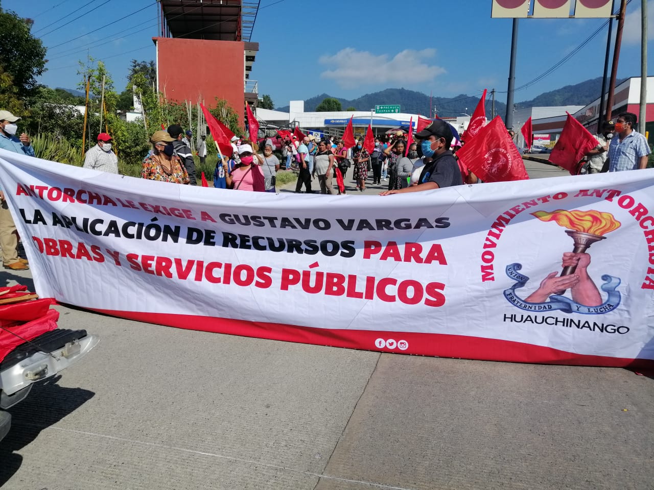Antorchistas en Huauchinango exigen más obras al edil