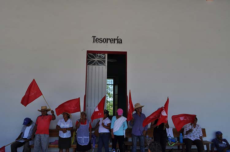 Festejará Antorcha  un mes de plantón en San Jerónimo Xayacatlán