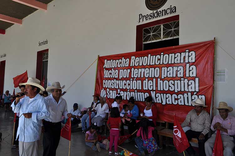 Liberan antorchistas la presidencia de San Jerónimo Xayacatlán