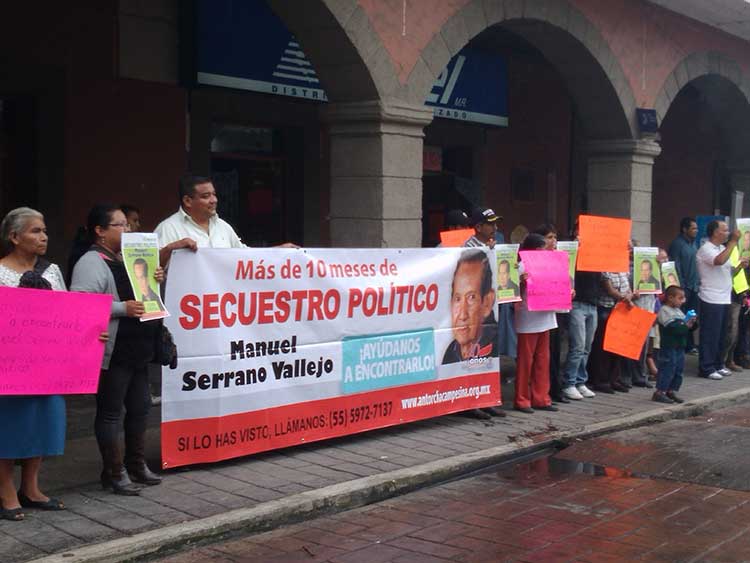Protestan Antorchistas en Huauchinango por secuestro de Manuel Serrano