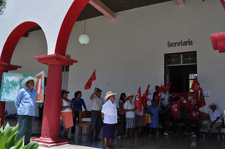 Liberan antorchistas la presidencia de San Jerónimo Xayacatlán