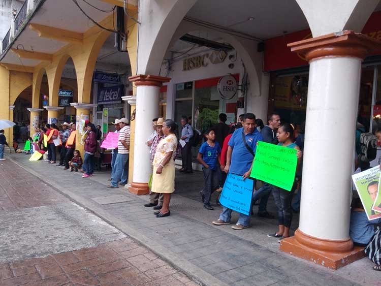 Protestan Antorchistas en Huauchinango por secuestro de Manuel Serrano