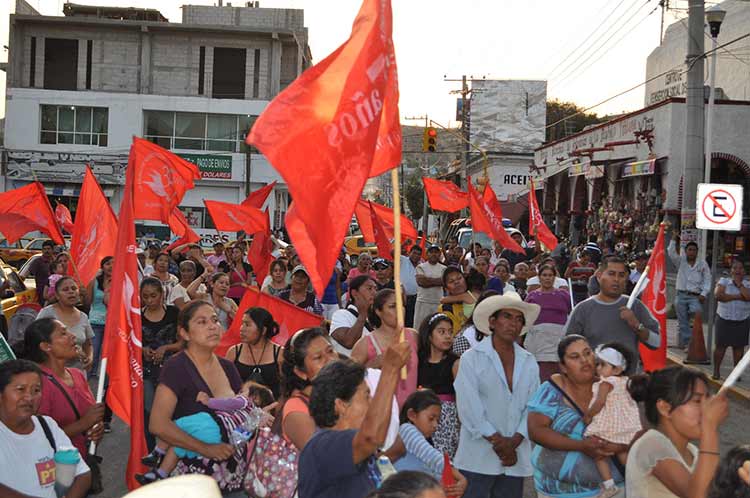 Protesta Antorcha contra presidente municipal de Acatlán de Osorio