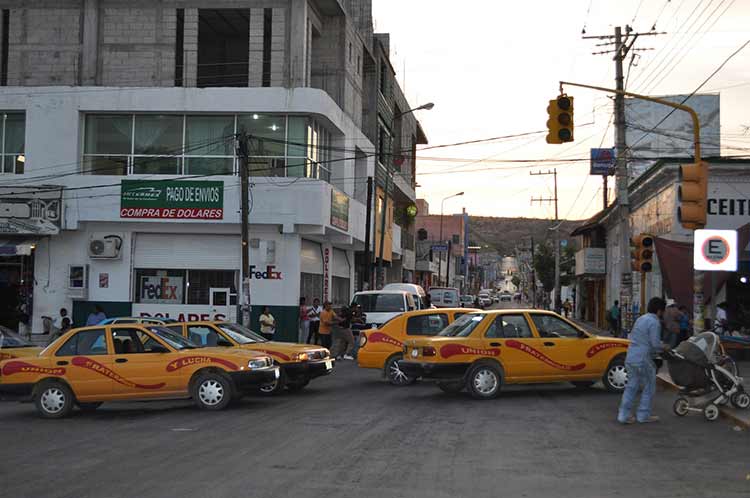 Protesta Antorcha contra presidente municipal de Acatlán de Osorio