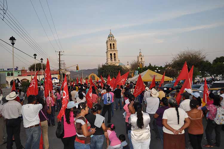 Protesta Antorcha contra presidente municipal de Acatlán de Osorio